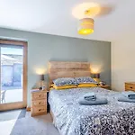 Semesterbostad 2 Bed In Isel Oc-s32076 *